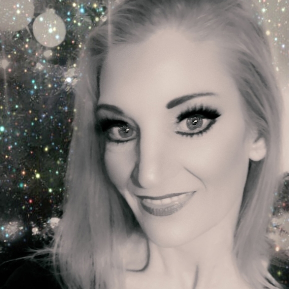 Meet your Posher, Jeniffer - Picture 1 of 1